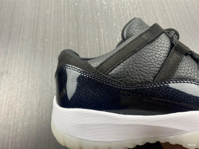 Bmlin Shoes AV2187-001 Air 72-10 Low Jordan 11 Retro 0709